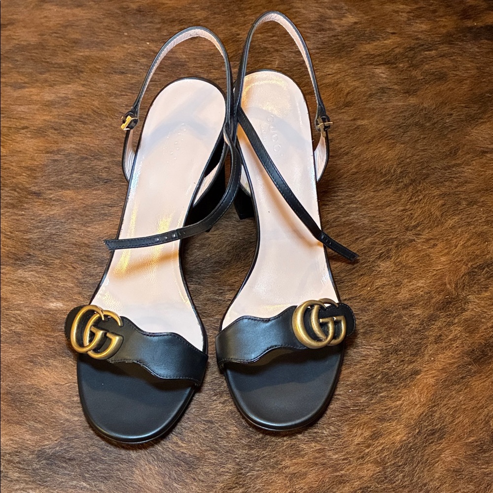 Gucci Black Heels with Gold Detail - Picture 4 of 7